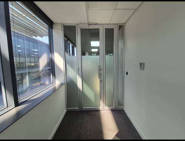 270M² OFFICE TO LET IN WOODMEAD
